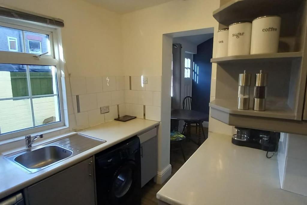 Peaceful Home From Home - Spacious 3 Bedroom House Accommodating 7 - Ideal For Families And Workers Gateshead Exterior foto